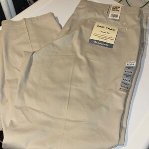 Dockers Easy Khaki Classic Fit Pants in Light Khaki